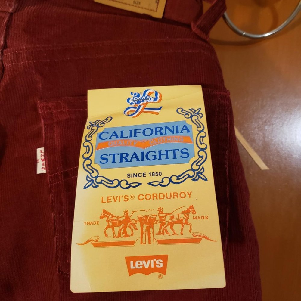 Vintage Burgandy Levi corduroys size 9